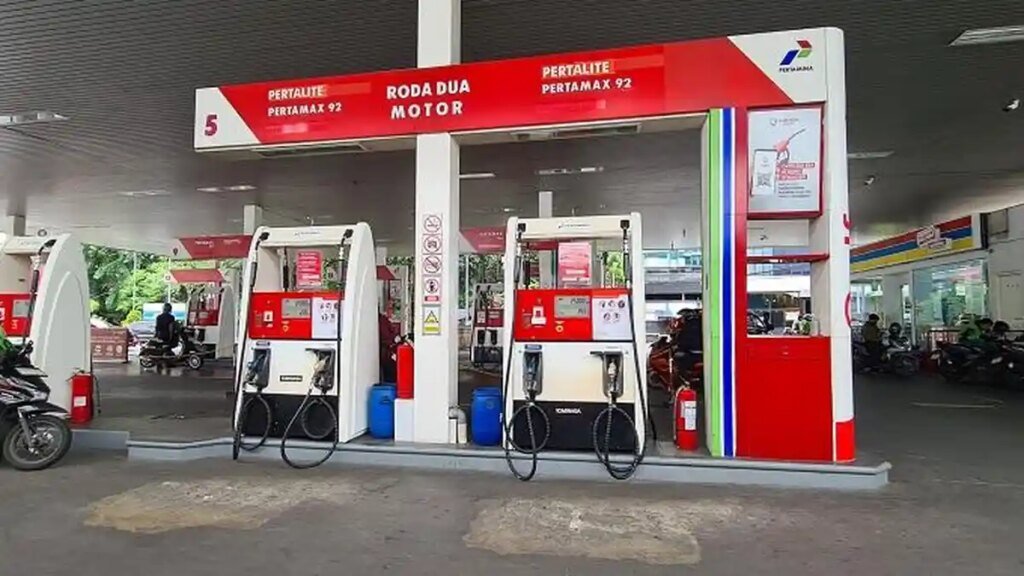 Pengisi-BBM-Pertamax-sepi-di-SPBU