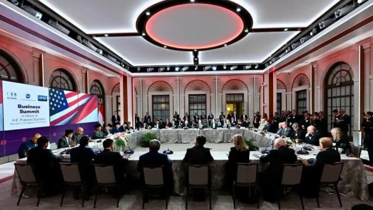 Presiden-Prabowo-Subianto-Menghadiri-Business-Summit