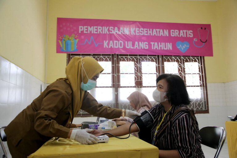 kunjungan-menko-pmk-di-puskesmas-jagir-28-165637774