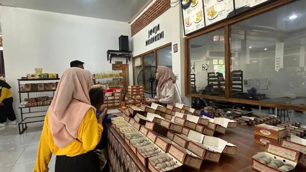 Suasana-Toko-oleh-oleh-Jogkem-di-Jalan-Kaliurang-Pakem-Kabupaten-Sleman