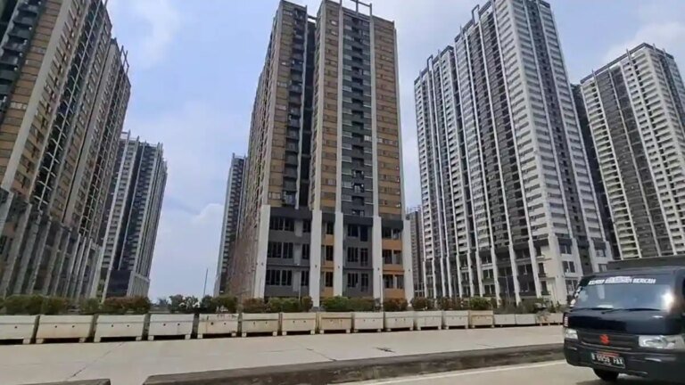 Suasana-di-ruang-publik-District-1-Meikarta-Cikarang-Jawa-Barat