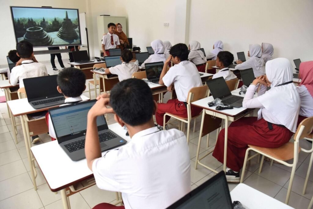 antarafoto-simulasi-sekolah-rakyat-di-srmp-6-jakarta-1752112375-scaled-2-1536x1024