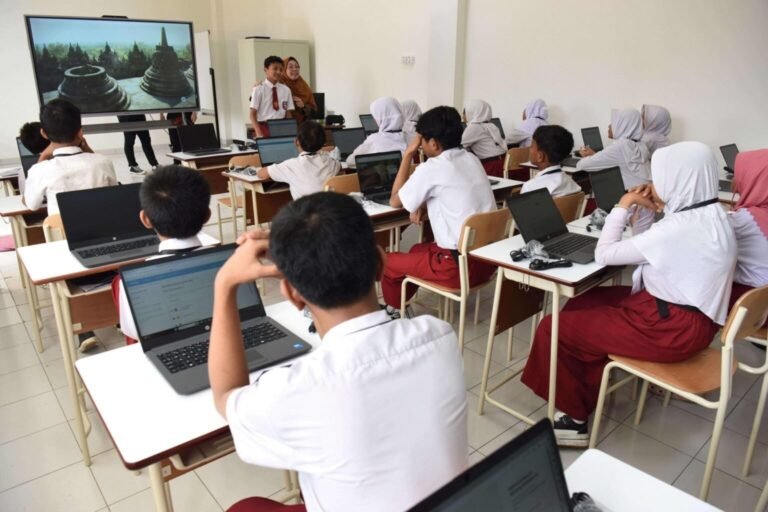 antarafoto-simulasi-sekolah-rakyat-di-srmp-6-jakarta-1752112375-scaled-2-1536x1024