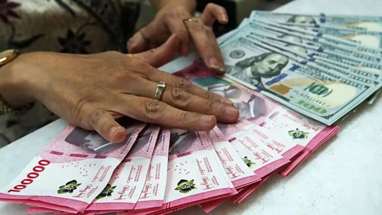 rupiah-ditutup-lesu-ke-level-rp-16260_20240419_195922