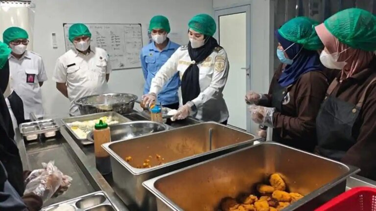 20260402-PEMORSIAN-MAKANAN-Wakil-Bupati-Bangka-Selatan-Debby-Vita-Dewi