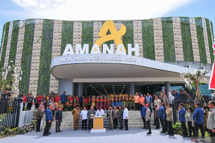 Presiden-Joko-Widodo-resmikan-gedung-AMANAH-151024-Kha-4