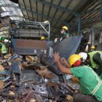 bea-cukai-cirebon-menggelar-pemusnahan-lebih-dari-14-juta-ba-mc04