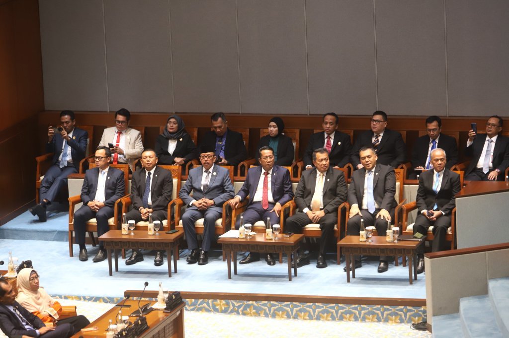 dpr-sahkan-ruu-psdk-jadi-uu5-21042026-155459