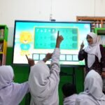 dpr-serukan-akselerasi-digitalisasi-pendidikan-nasional-22092025-101344