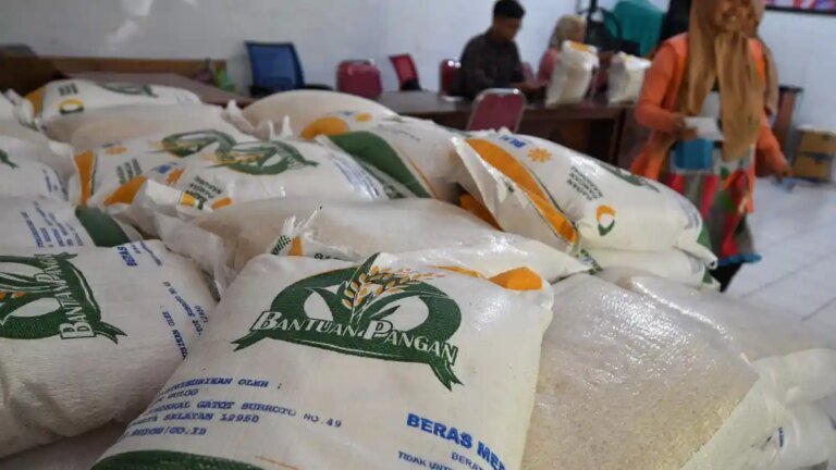 penyaluran-bantuan-pangan-tahap-kedua-kpm-di-kota-malang_20231012_014705