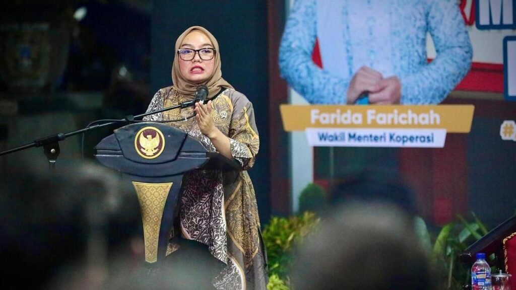 038561700_1761451498-Wakil_Menteri_Koperasi__Wamenkop__Farida_Farichah-1