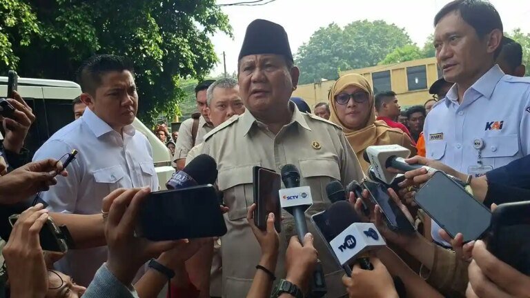 Presiden-Prabowo-tinjau-korban