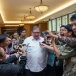 Menteri-Koordinator-Perekonomian-Airlangga-Hartarto-jaga-stabilitas-rupiah.jpeg-696x463