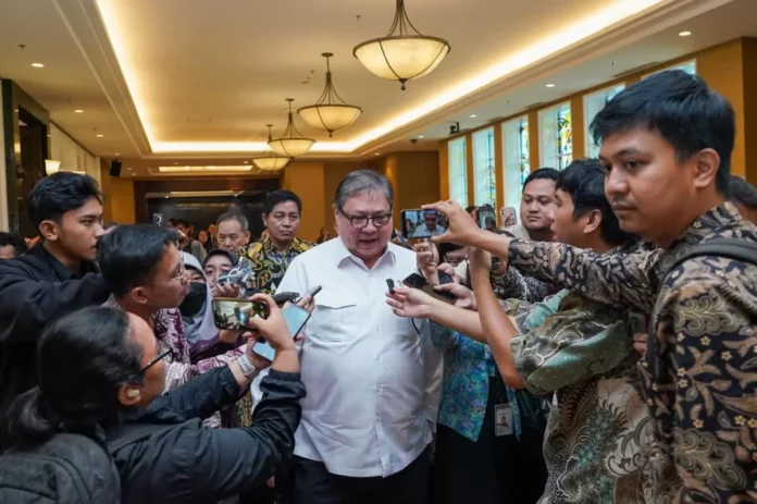 Menteri-Koordinator-Perekonomian-Airlangga-Hartarto-jaga-stabilitas-rupiah.jpeg-696x463