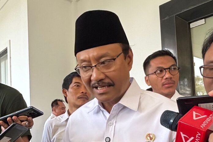Menteri-Sosial-Saifullah-Yusuf-Digitalisasi-Bansos-696x464
