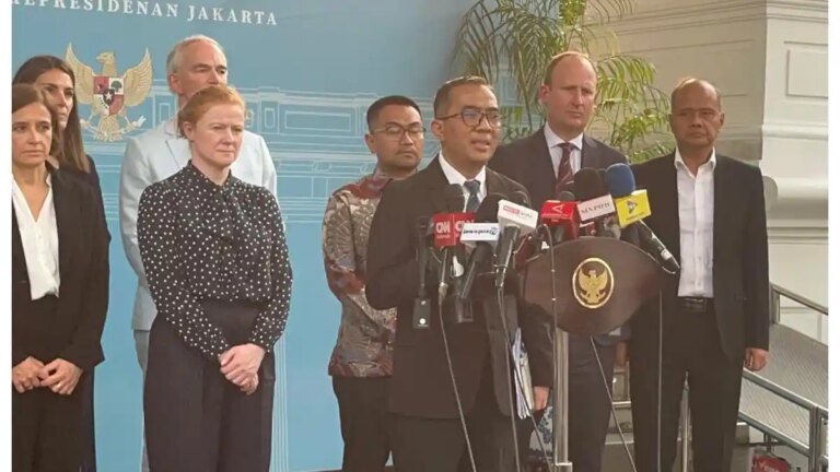 Profesor-Imperial-College-ke-Istana-OK