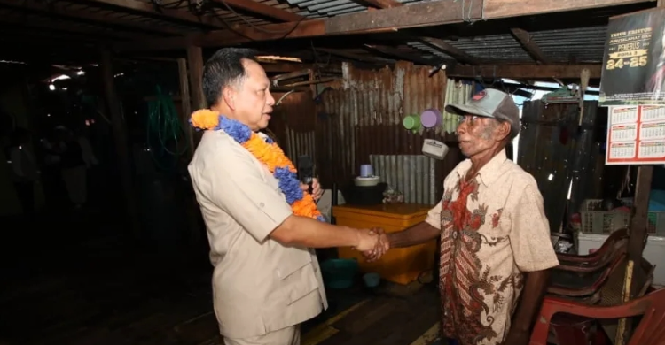 pemerintah-siap-bedah-rumah-23000-unit-untuk-kesejahteraan-masyarakat-papua_315860