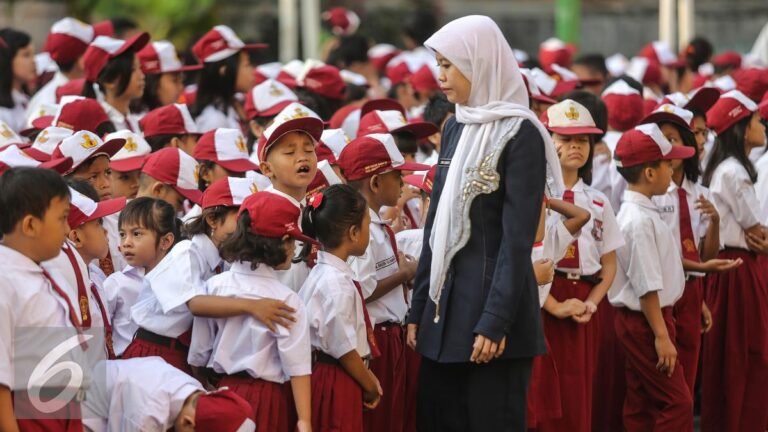 035696900_1437967494-20150727-Hari-Pertama-Masuk-Sekolah-Jakarta3