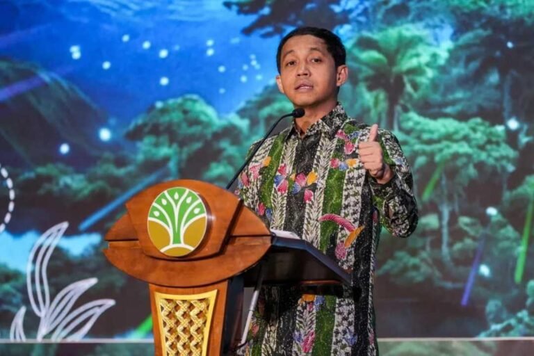 918-menteri_kehutanan_menhut_raja_juli_antoni_dalam_pembukaan_sosialisasi_revisi_i