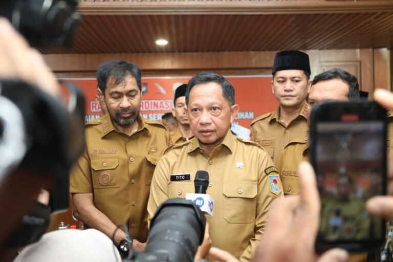 Menteri-Dalam-Negeri-Muhammad-Tito-Karnavian-kekeringan-el-nino