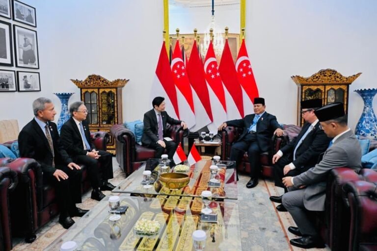 Presiden_RI_dan_PM_Singapura.jpeg.2000x1333_q85_crop