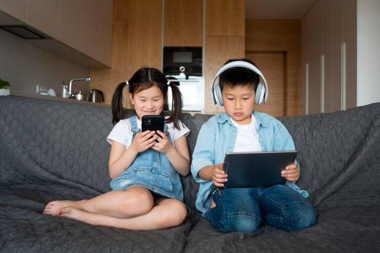 full-shot-kids-with-devices-23-2148988700-b74a5536ab2422020a74c000b188cfce