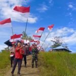 Ketua-DPD-PBB-Papua-memimpin-pengibaran-bendera-merah-putih-berukuran-77-Meter-di-Danau-Love