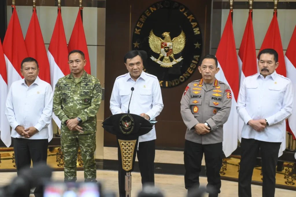antarafoto-kemenko-polkam-pastikan-situasi-nasional-aman-1785924440-1536x1024