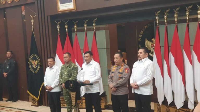 jelang-hut-ri-menko-polkam-pastikan-kondisi-dalam-negeri-aman-terkendali-05082026-150143