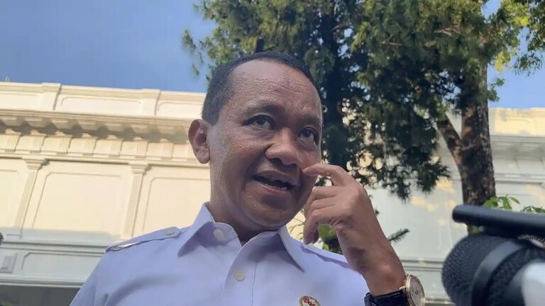 Menteri-ESDM-Bahlil-Lahadalia-di-Istana-Kepresidenan-321