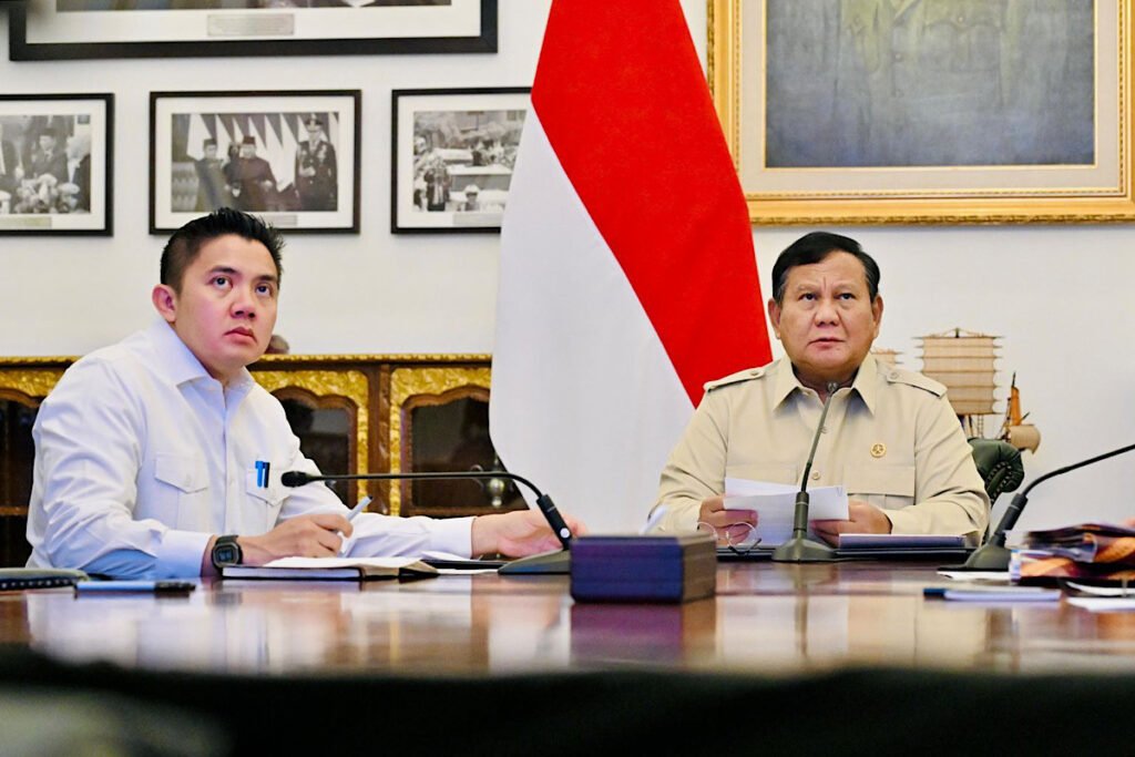 presiden-prabowo-subianto-memimpin-rapat-terbatas-dari-istan-cgfb