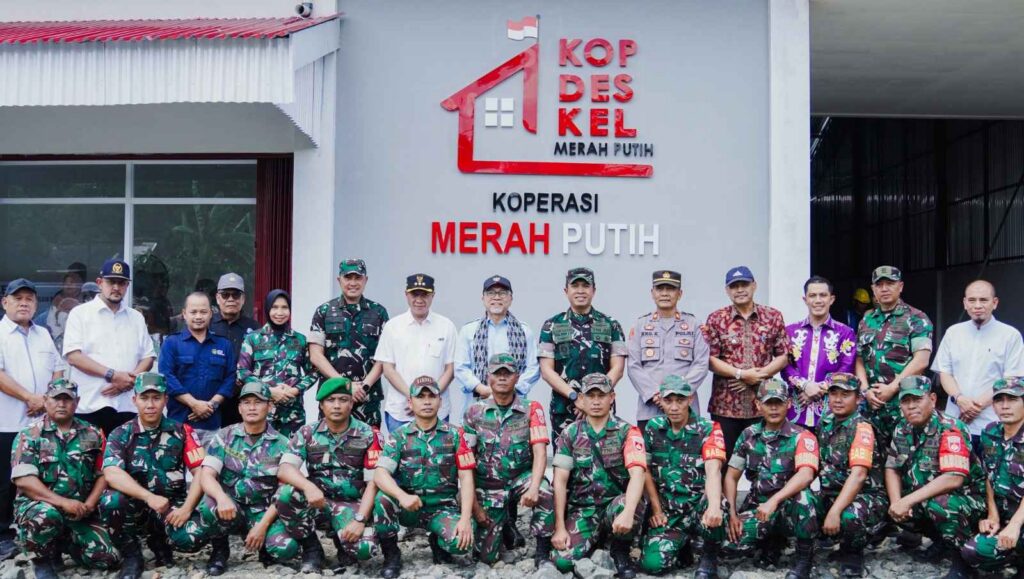 684552_menko-pangan-apresiasi-peran-tni-dalam-akselerasi-pembangunan-koperasi-desa-merah-putih_20260125183514