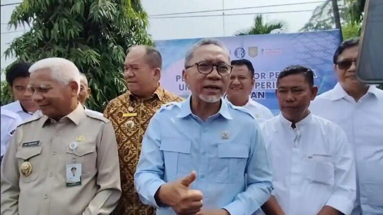 Menteri-Koordinator-Bidang-Pangan-Zulkifli-Hasan_Stok-Beras-untuk-Warga-Indonesia