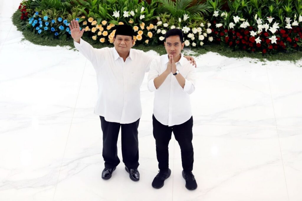 capres-dan-cawapres-nomor-urut-2-prabowo-subianto-dan-gibran-sxue
