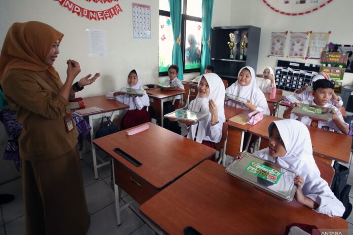 uji-coba-mbg-siswa-berkebutuhan-khusus-28042025-bal-2-696x464