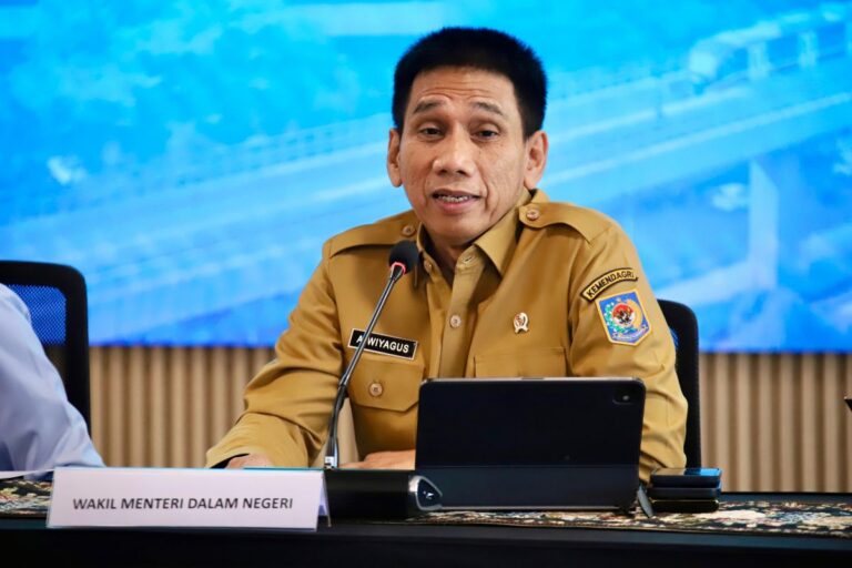 wakil-menteri-dalam-negeri-wamendagri-akhmad-wiyagus-saat-rw-ifyf-768x512